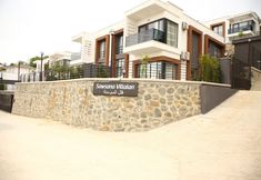 Others 6 Sawsana Villalari