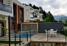 其他 3 Sawsana Villalari