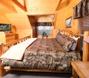 อื่นๆ 6 Rising Eagle Lodge - Eight Bedroom Cabin