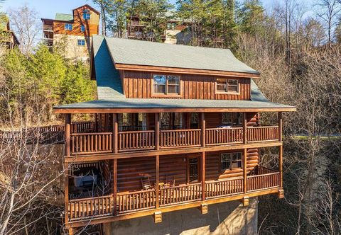 Others Playhouse Cinema - Four Bedroom Cabin