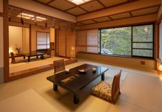 Others 7 Hakone Kamon