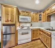 Khác 7 Poolside  Right By The Shores Of Lake Tahoe 1 Bedroom Condo by RedAwning
