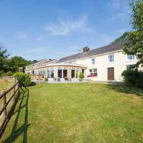 Primary image 1 Llanerchindda Farm Guest House, โรงแรม & ที่พัก Meidrim