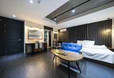 Others 4 Hotel Yaja Guri Sutaek