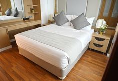 Others 7 JJ Suites - Your Home on 11