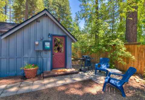 Others Hole In One 1 Bedroom Cabin by RedAwning