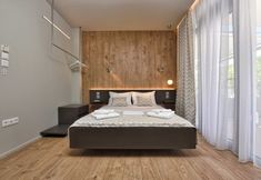 Others 7 Sani More & Sani Woods