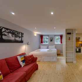 Primary image 1 JOIVY Old Town Hidden Castle Gem, Edinburgh Napier University Merchiston Campus Hotels