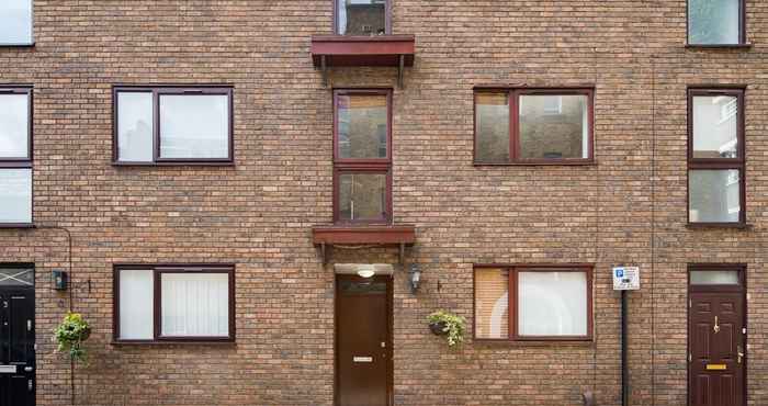 Others Richardsons Mews by Lime Street