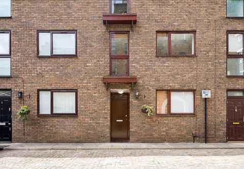 Others Richardsons Mews by Lime Street