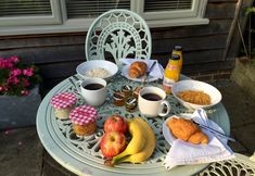 อื่นๆ 5 Thatched Cottage B&B