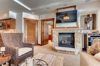 Others 4 Crystal Peak Lodge 3 Bedroom Ski in, Ski out Slopeside Condo at the Base of Peak 7