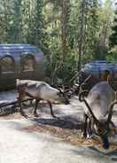 Primary image Igluhut sleeping with reindeer