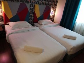 기타 4 W Hotel Cemerlang