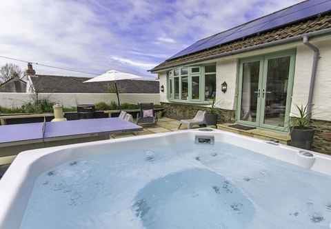 Lain-lain Shippenrill Croyde 6 Bedrooms, Sleeps 14, Hot Tub