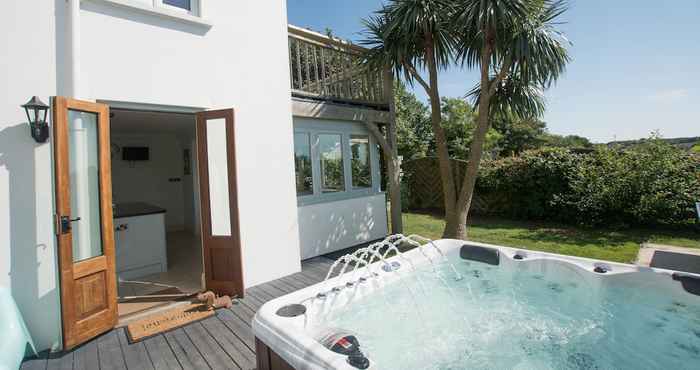 Others Bag-end House 7 Bedrooms, Sleeps 14, Hot Tub