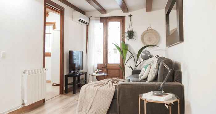 Others Aragó large and cozy 3br apartment