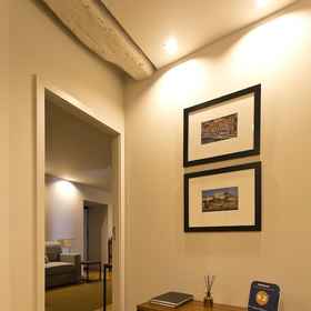 Interior entrance1RVA 大教堂公寓飯店,St. Ignatius Zoo飯店