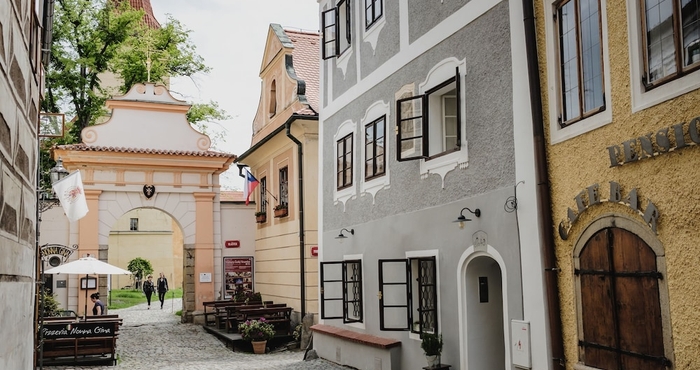 Khác Monastery Garden Bistro & Rooms