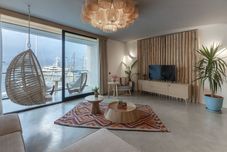 Khác Harbour Suites