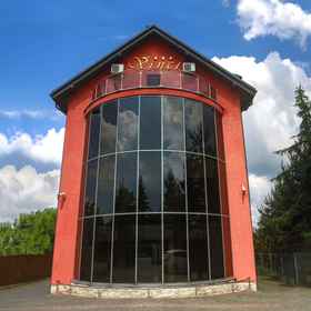 Primary image1芬奇機場飯店,克热舒维采飯店