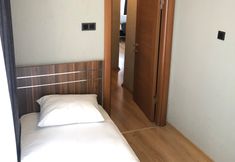 Others 4 Martin Suit