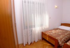 Others 2 8 Person 3 Bed Apartment With Pool Near the Beach