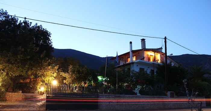 Khác Dimitras House