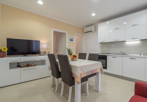 Lainnya Drop In Split Suites