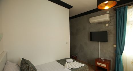 Others 2 Hubble Bubble Suit Hotel