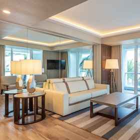 Primary image1Charming Beachfront Condo With Large Balcony,Greater Fort Lauderdale-Broward County Convention Center飯店