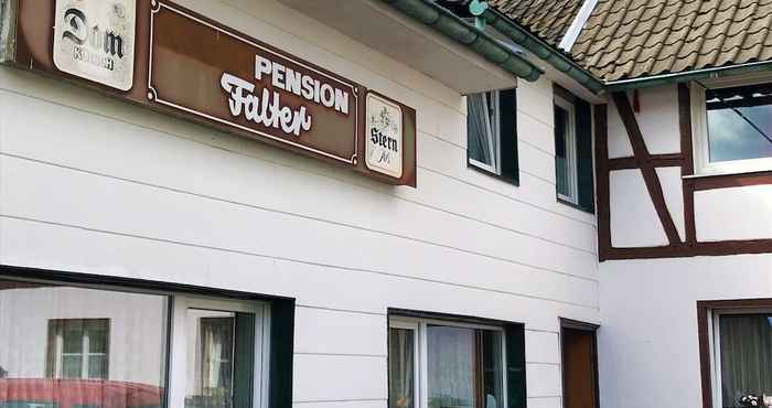 Lainnya Pension Falter