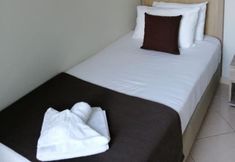 Others 5 Carisa Maleme