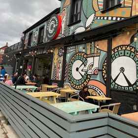 Primary image 1 Dragon Gate Inn, Khách sạn Lamport Stadium