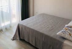 Others 5 Ayris Apart