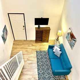 Primary image 1 เซคันด์ อเวนิว ลอฟท์ ดาวน์ทาวน์, โรงแรม & ที่พัก Reuben H. Fleet Science Center