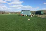 Others Showman's Hut @ Westcote