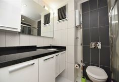 Lain-lain 7 Crown City