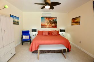 기타 4 Fantasy Island Inn – Caters to Men