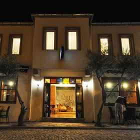 Primary image1Queen Bee Hotel,圣母玛利亚之家飯店