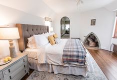 Others 2 Hummingbird Estate Wine & Suites