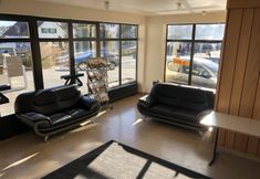 Others 2 Escale Hôtel