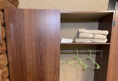 Others 6 Log Cabin in the Field