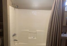 其他 7 Log Cabin in the Field