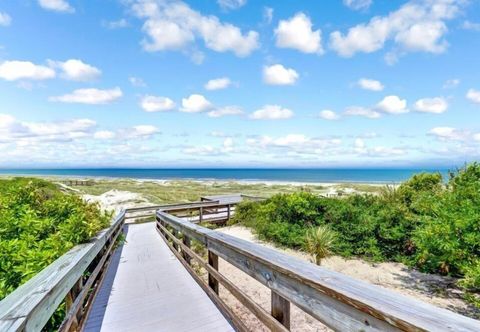 Others 2072 Beachwood Villa