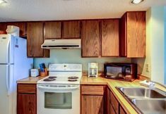 Lain-lain 3 B153-amelia-surf-and-racquet