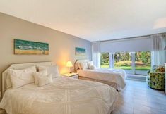 Lainnya 3 1183-beach-walker