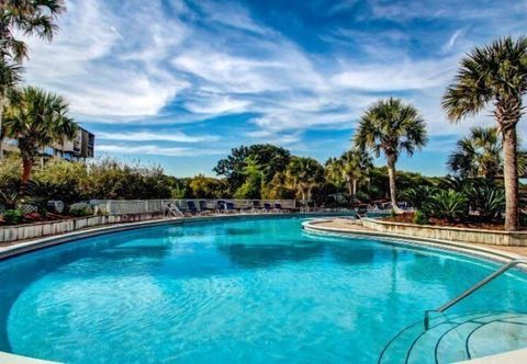 Others 1105-beach-walker