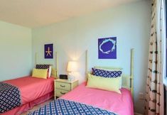 Others 3 1109-beach-walker