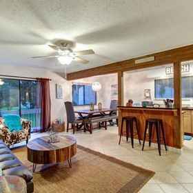 Primary image1森林嶺大道 2594 號飯店,纳苏县飯店